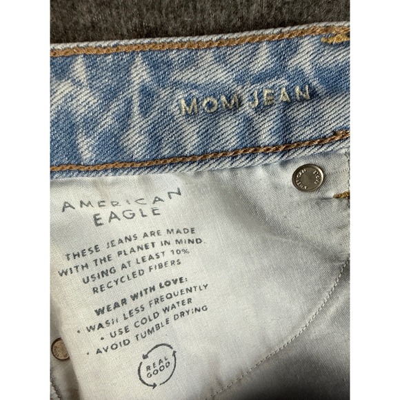 American Eagle Mom Jean Light Wash Distressed Denim Womens Size 14 Short 34x27 - Picture 5 of 13